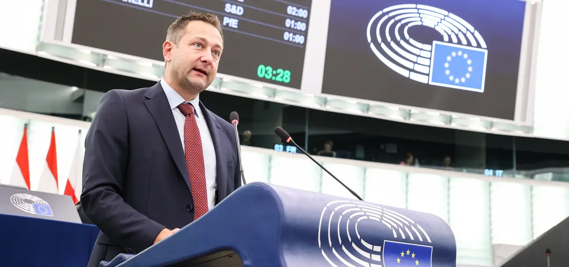 Le commissaire européen à l'Agriculture, Christophe Hansen, au Parlement européen