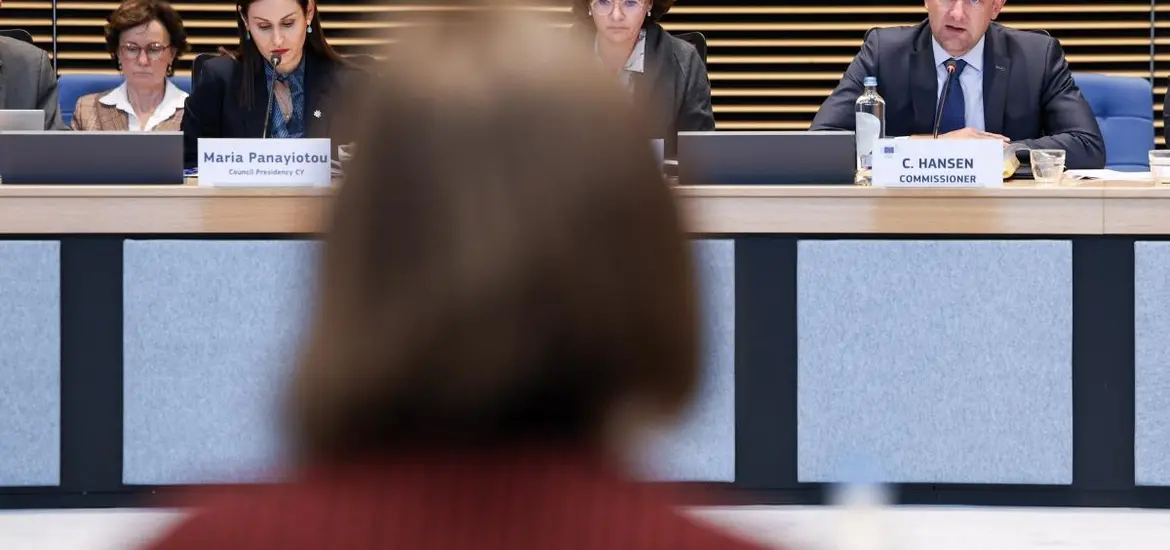 Le commissaire européen, Christophe Hansen, lors de la réunion extraordinaire des ministres de l'Agriculture à Bruxelles